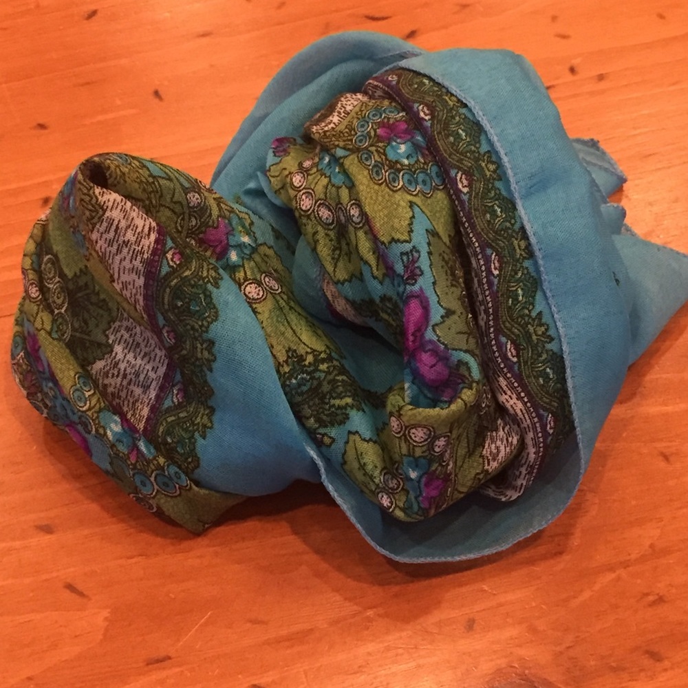 Oversized blue green floral scarf - Picture 3 of 8